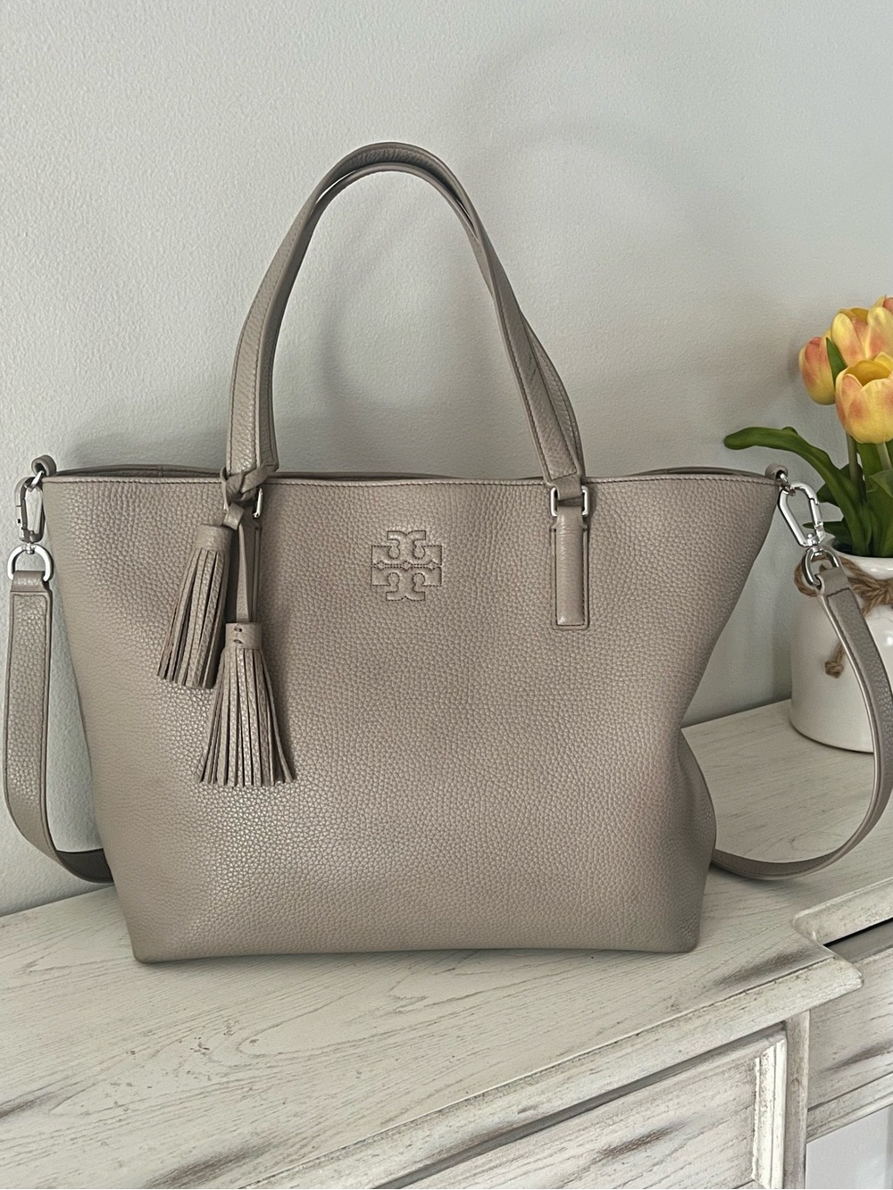 Tory Burch Thea Tote Pebble Leather Hobo Bag Taupe French Grey Tan Large - Picture 16 of 16